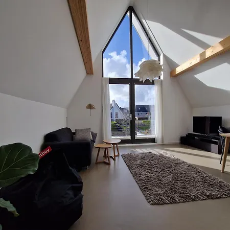 Waterfront Apartment *